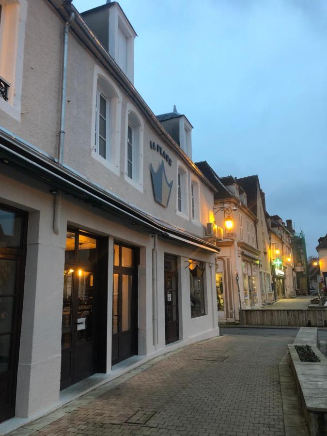 Hotel Restaurant La Place Saint-Amand-Montrond Exterior photo