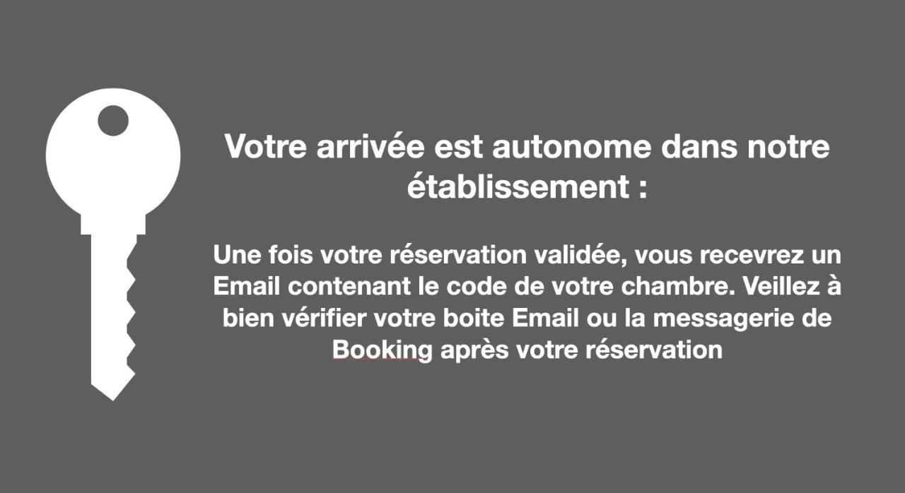 Hotel Restaurant La Place Saint-Amand-Montrond Exterior photo