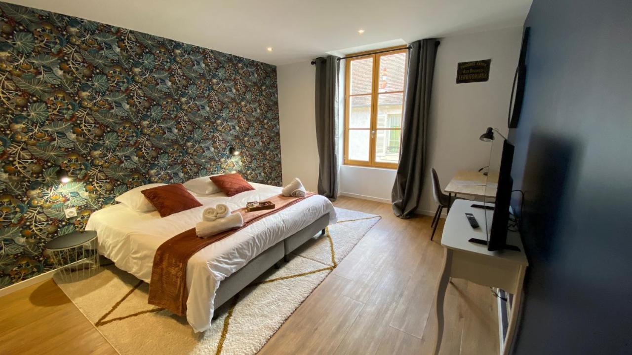 Hotel Restaurant La Place Saint-Amand-Montrond Exterior photo